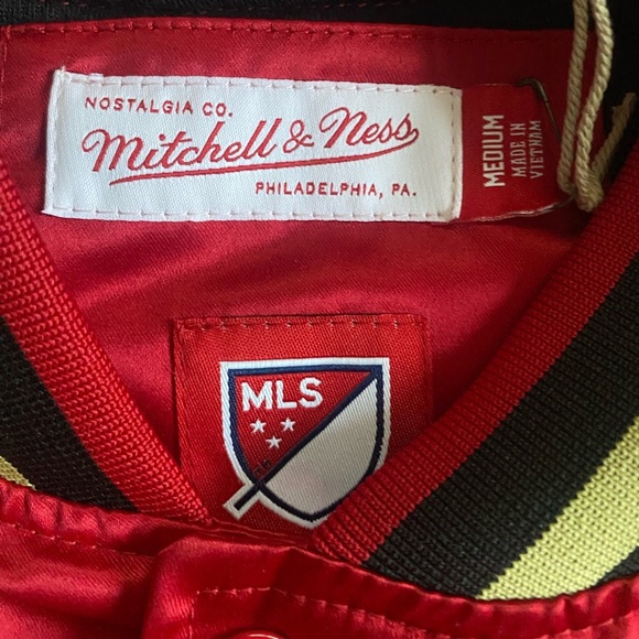 MLS Mitchell and Ness Atlanta United Raglan Jacket - Picture 7 of 7